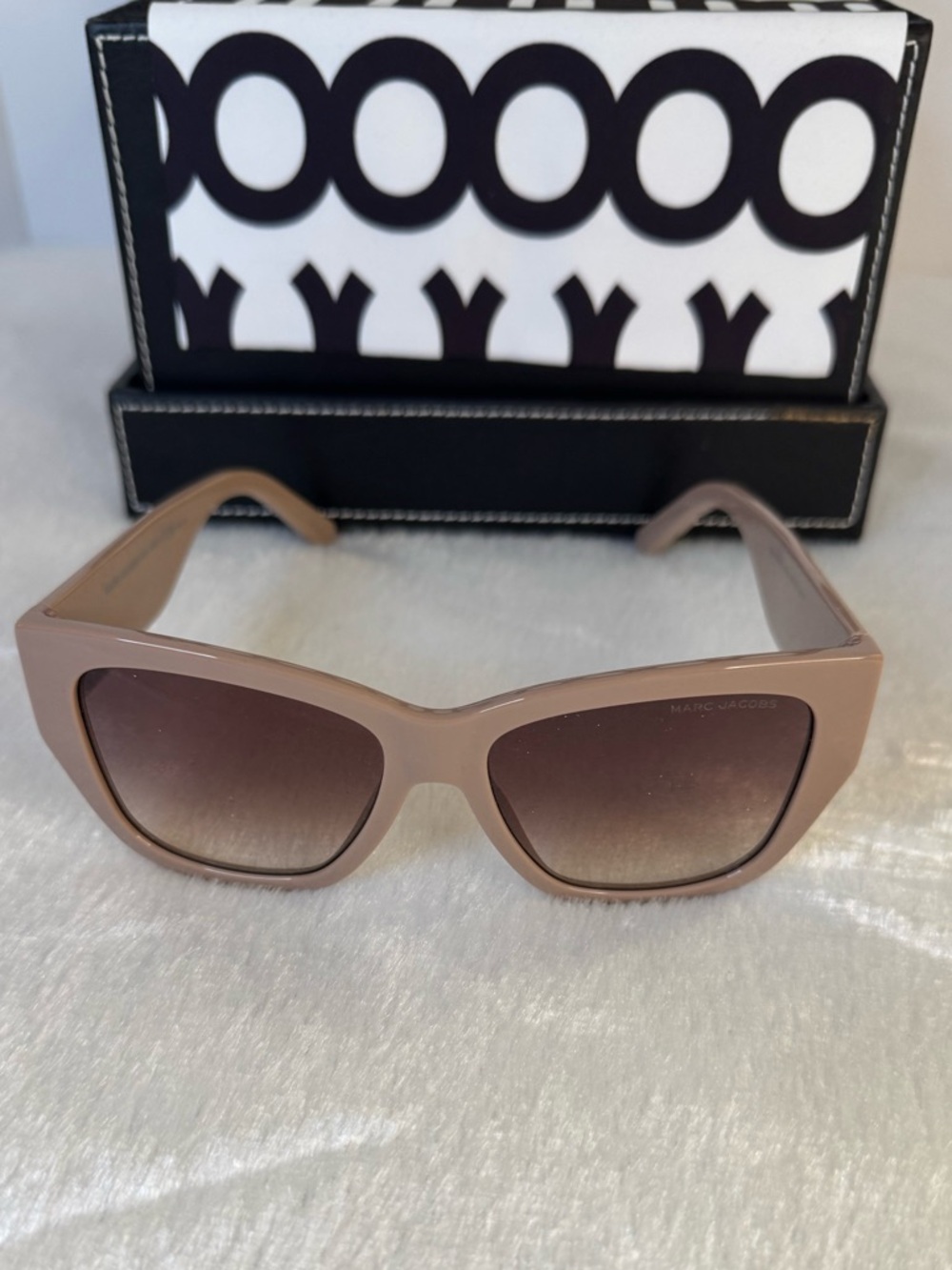 Fabulous Marc Jacobs Taupe Nude Brown Square-Edge Sunglasses - Picture 5 of 13